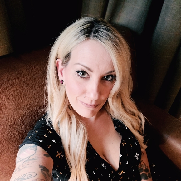 Meet your Posher, Amber - Picture 3 of 13